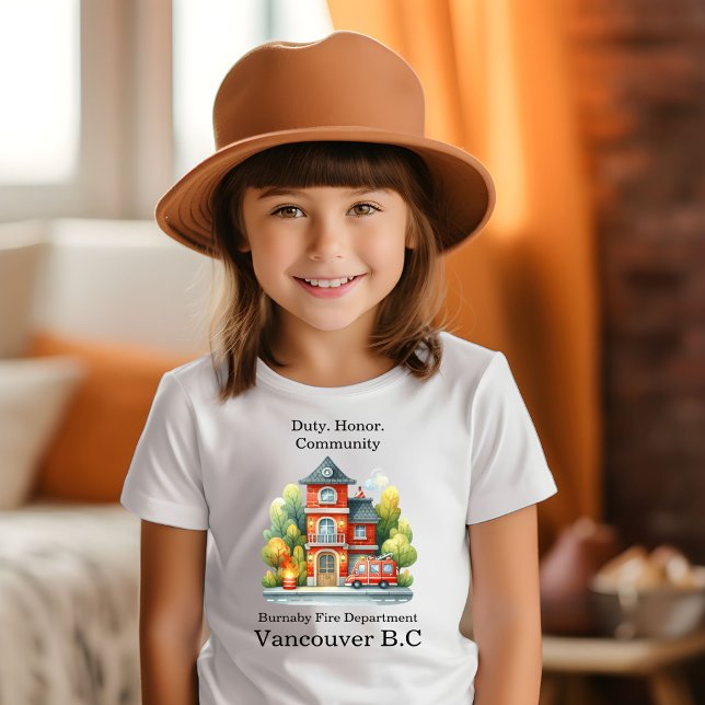 Feuerwehrmann am warmen Frühlingsnachmittag T-Shirt (Von Creator hochgeladen)