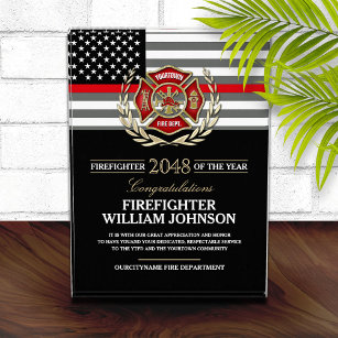 Feuerwehrmann auf der dünnen roten Linie des Jahre Acryl Auszeichnung