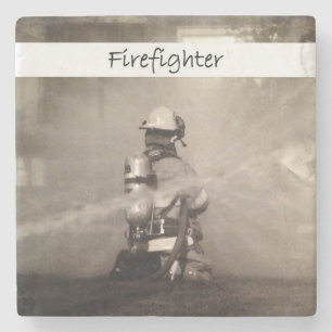 Feuerwehrmann bei der Arbeit Steinuntersetzer