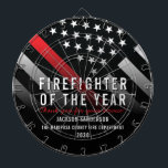 Feuerwehrmann des Jahres - Rote Linie der Mitarbei Dartscheibe<br><div class="desc">Dieses Design verfügt über eine Feuerwehrflagge mit schwarz-weißen Streifen und einen dünnen roten Streifen. Dieses Dartboard ist ideal, um einen Feuerwehrmann, Leutnant, Kapitän oder Chef für ihren Dienst zu danken und Feuerwehrmann des Jahres zu werden.</div>