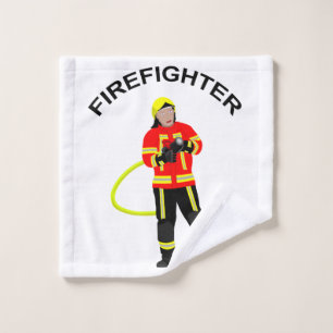 Feuerwehrmann in Einsatzkleidung Waschlappen