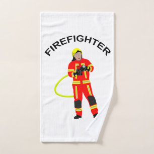 Feuerwehrmann in roter Einsatzkleidung  Handtuch