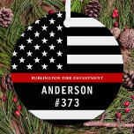 Feuerwehrmann Personalisiert Fireman Thin Red Line Ornament Aus Metall<br><div class="desc">Personalisiertes Thin Red Line Ornament - Amerikanische Flagge in Firefighter Flag Farben, modernes schwarz rotes Design. Personalisieren Sie Ihre Daten mit dem Namen des Feuerwehrmanns oder der Feuerwehr. Dieses personalisierte Feuerwehrschmuck eignet sich hervorragend für Feuerwehr, Feuerwehr oder als Denkmalpflege und Feuerwehr Weihnachtsgeschenke oder kleine Geschenke. Bestellen Sie diese Feuerwehrschmuck Großhandel...</div>