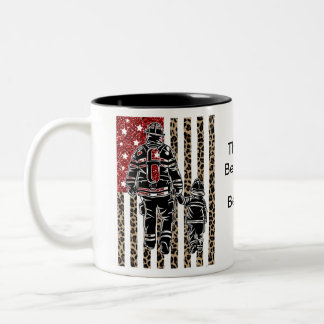 Feuerwehrmann und die son-amerikanische Flagge Zweifarbige Tasse