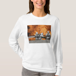 Feuerwehrmänner neutralisieren ein Feuer T-Shirt