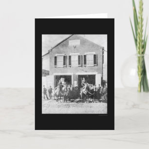 Feuerwehrmänner und Ausrüstung vor Firehouse 1912 Karte