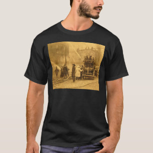 Feuerwehrmannschaft in Aktion - Vintage T-Shirt