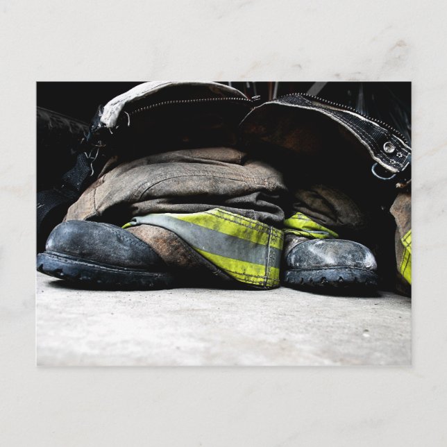 Feuerwehrschuhe Postkarte (Vorderseite)