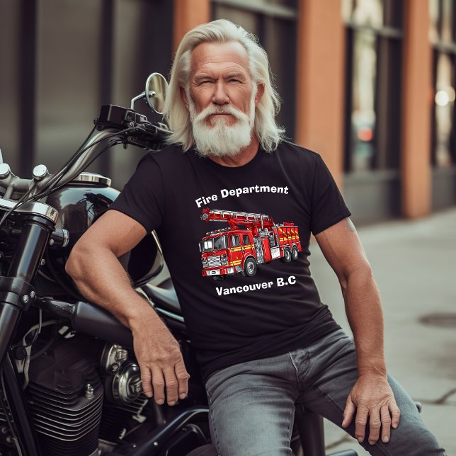 Feuerwehrwagen bereit für städtische Maßnahmen T-Shirt (Von Creator hochgeladen)