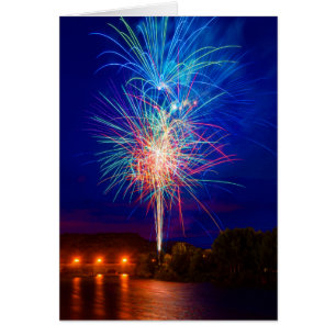 Feuerwerk auf dem Fluss