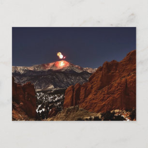 Feuerwerke am Neujahrstag auf der Spitze der Pikes Feiertagspostkarte