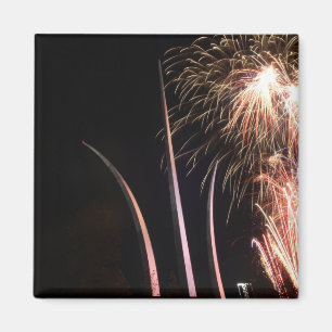 Feuerwerke leuchten dem Luftwaffen-Denkmal Magnet