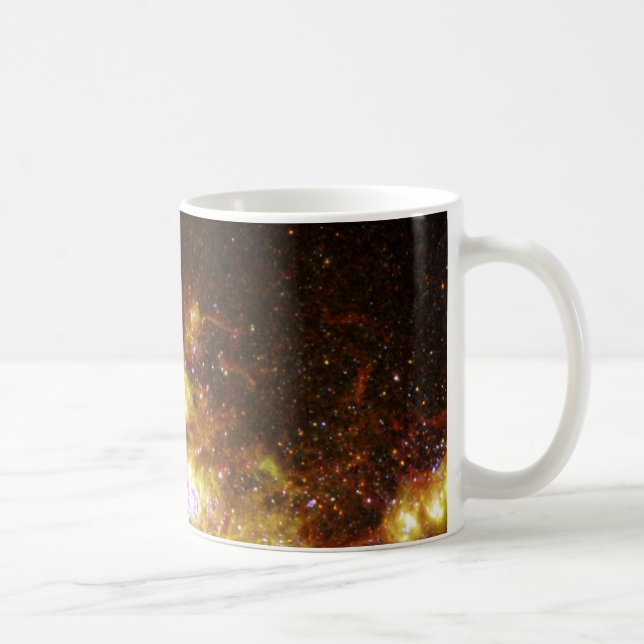 Feuerwerke von Star Formation Light Up Galaxy NGC  Tasse (Rechts)