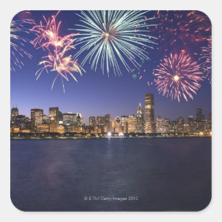 Feuerwerkskörper über der Skyline von Chicago 2 Quadratischer Aufkleber