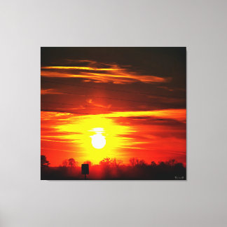 Feuriger Sonnenuntergang über Bäumen Leinwanddruck