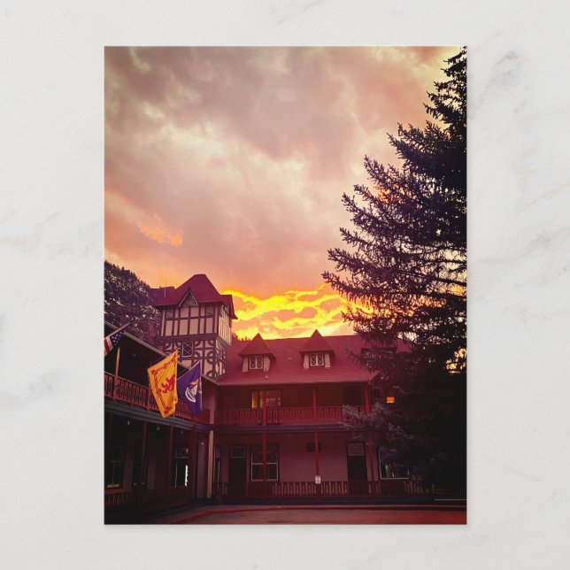 Feuriger Sonnenuntergang über dem Redstone Inn  Postkarte (Vorderseite)