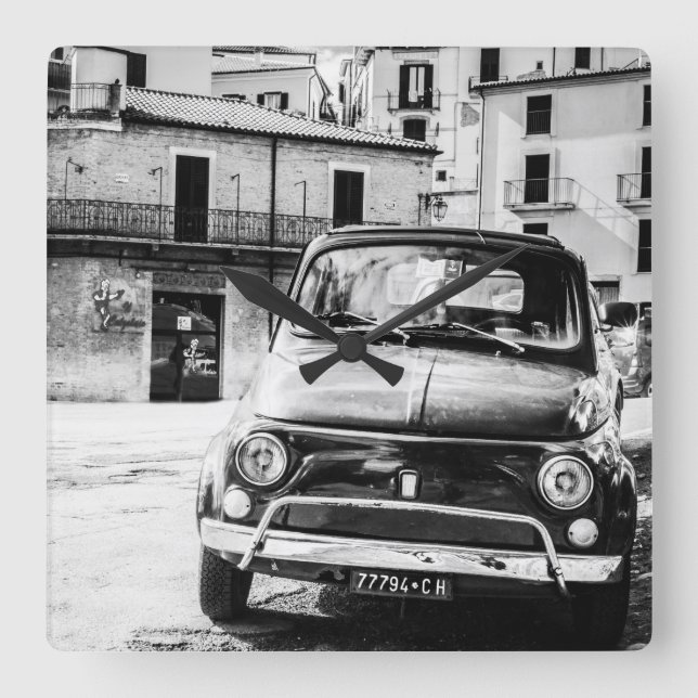 Fiat 500, cinquecento in Italien, klassisches Auto Quadratische Wanduhr (Vorderseite)