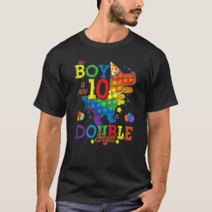 Fidget Toy Boy ist jetzt 10 Doppelstühle. Es ist m T-Shirt