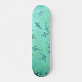 Fidschi-Fische schwimmen in blauem, klarem Wasser- Skateboard