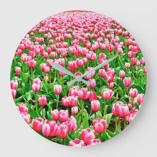 Field of Pink Tulips Große Wanduhr