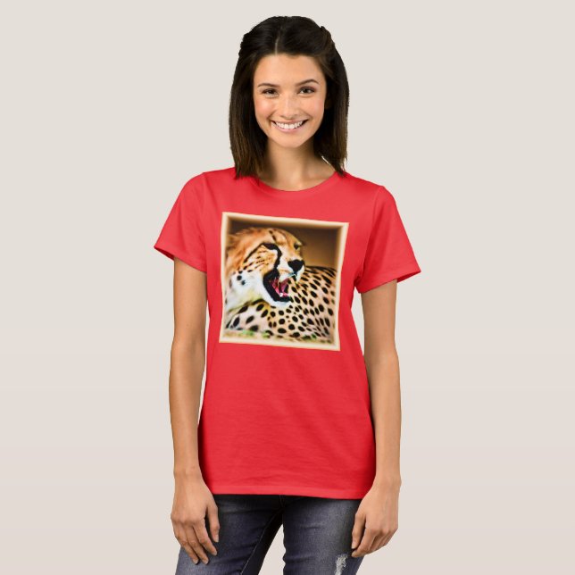 "Fierce and Fiery Cheetah Design". Jetzt kaufen T-Shirt (Vorne ganz)