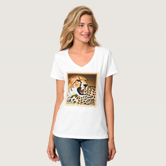 "Fierce and Fiery Cheetah Design". Jetzt kaufen T-Shirt (Vorderseite Vollansicht)