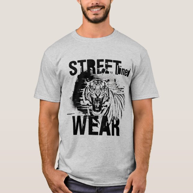 Fierce Roaring Tiger Black and White Streetwear T-Shirt (Vorderseite)