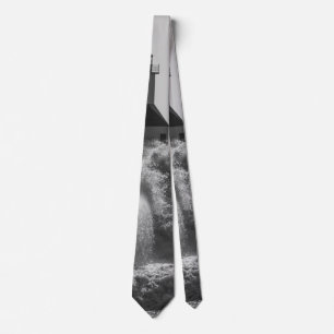 Fierce Waves bei St Joseph Grayscale Krawatte