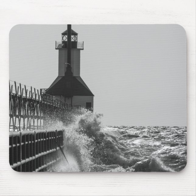 Fierce Waves bei St Joseph Grayscale Mousepad (Vorne)