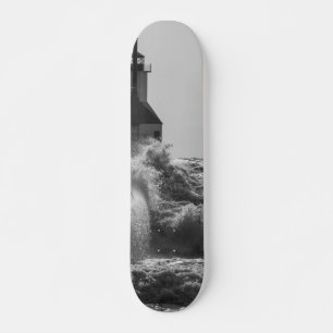 Fierce Waves bei St Joseph Grayscale Skateboard