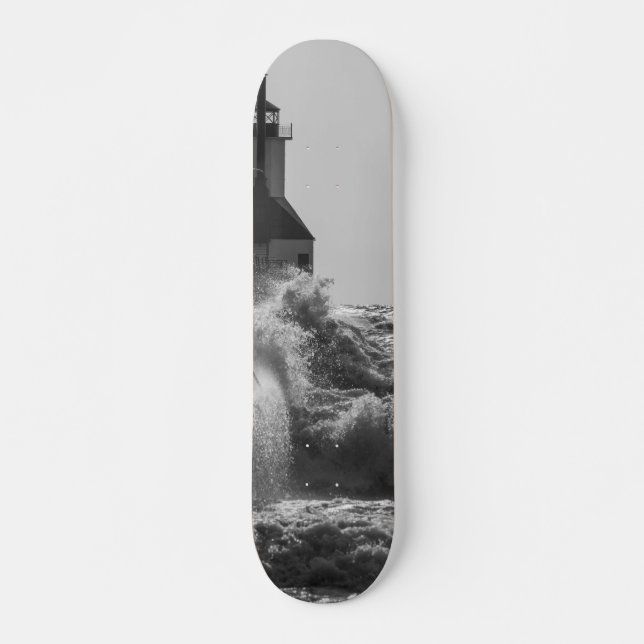 Fierce Waves bei St Joseph Grayscale Skateboard (Vorne)