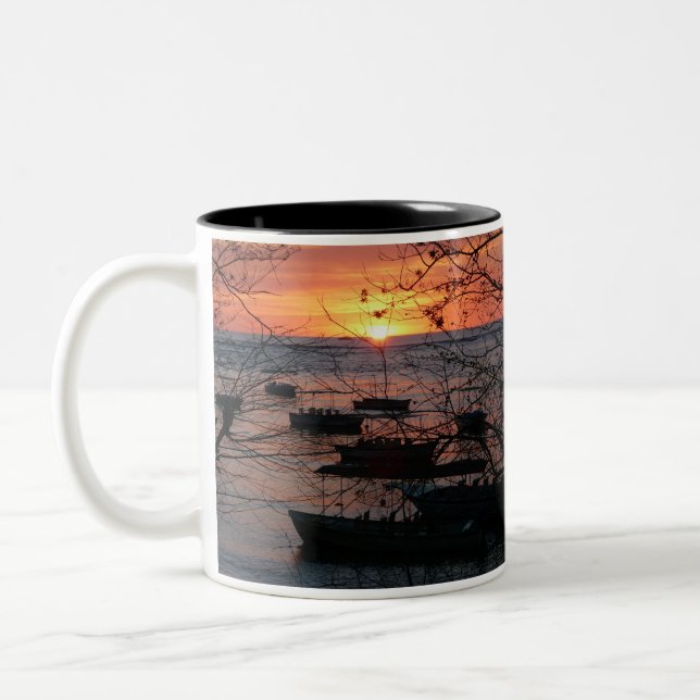 Fiery Costa Rican Sunset in Tamarindo Zweifarbige Tasse (Links)