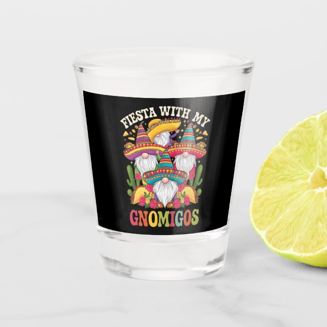 Fiesta mit meinem Gnomigos Gnome Cinco de Mayo Schnapsglas (Vorderseite)