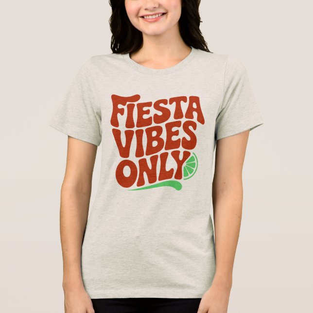Fiesta Vibes Only Retro Typography T-Shirt Tri-Blend Shirt (Vorderseite)