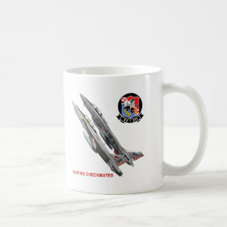 Fighting VF-211 setzt schachmatt Tasse