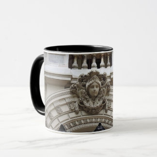 Figur über der Tür Tasse