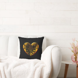 Filigree Goth Gold Heart Kissen