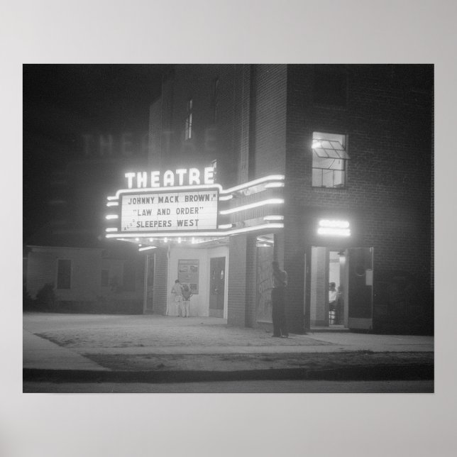 Filmtheater bei Nacht, 1941. Vintages Foto Poster (Vorne)