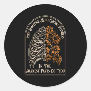 Finden Sie jemanden, der Blume in den dunkelsten Runder Aufkleber