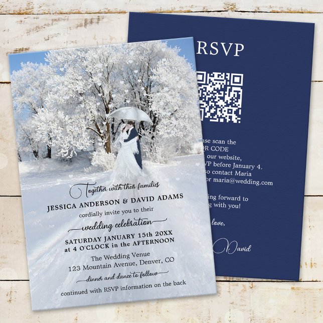 Fine Art QR Code Winter Wonderland Wedding Einladung (Wedding invitation featuring a fine art winter wonderland scenery with a couple with umbrella)