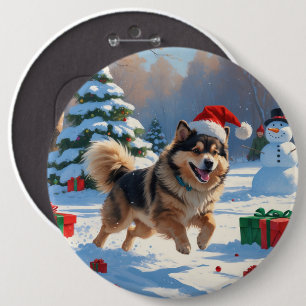 Finnischer Lapphund läuft durch Schnee mit Weihnac Button
