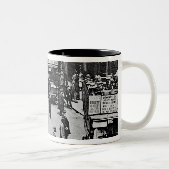 Finsbury Park Station, c.1923 Zweifarbige Tasse (Rechts)
