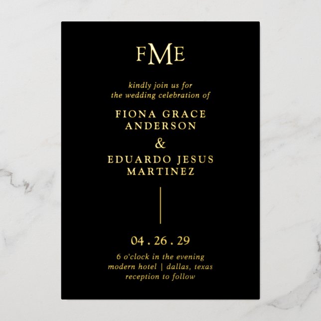 Fiona Black Bold Monogram Modern Wedding Folieneinladung (Vorderseite)