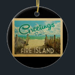 Fire Island Beach Vintage Travel Keramik Ornament<br><div class="desc">Dieses Greetings From Fire Island Vintage Postkartendesign besticht durch einen Sandstrand mit türkisblauem Meerwasser und einen blauen Himmel mit blauen,  blauen Wolken. Im Vintage Reisen Stil.</div>