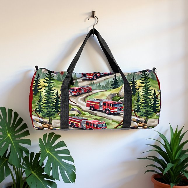 Fire Trucks Forest Road  Duffle Bag (Von Creator hochgeladen)
