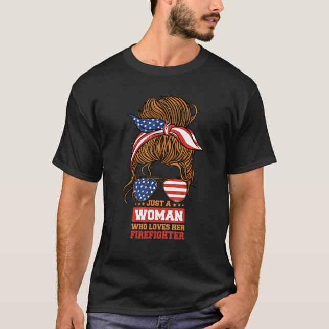Firefighter Wife Just a Woman Who Loves Her Firefi T-Shirt (Vorderseite)