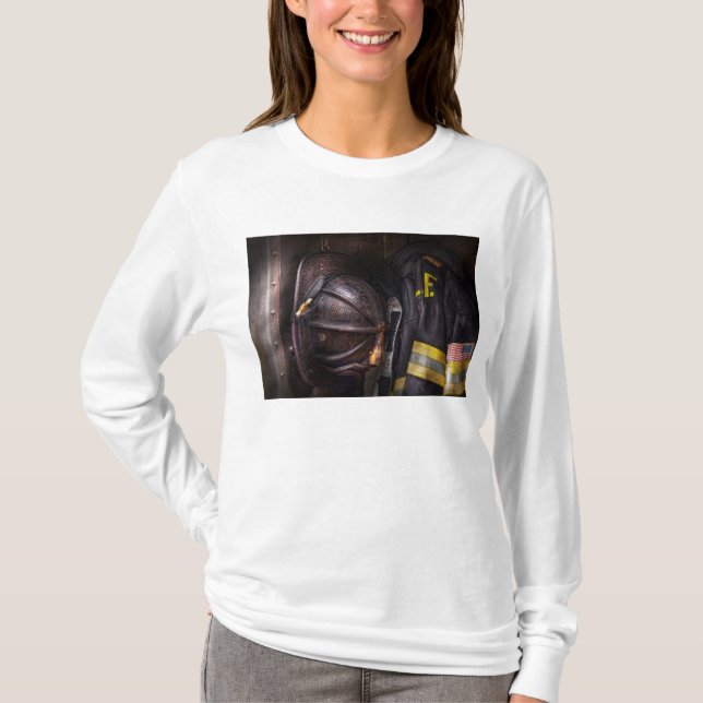Fireman - Abgenutzt T-Shirt (Vorderseite)