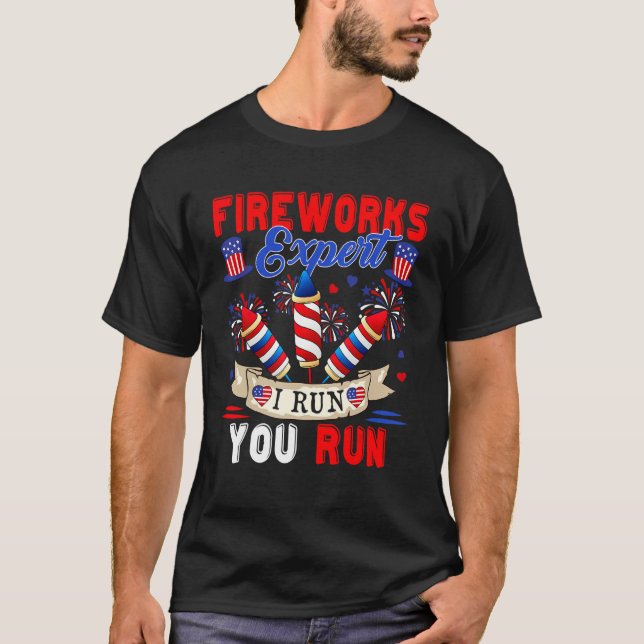 Fireworks Expert I Run You Run 4th Of July Firewor T-Shirt (Vorderseite)