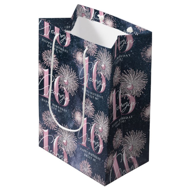 Fireworks Sweet 16 Midnight Blush ID984 Mittlere Geschenktüte (Vorderseite Schrägansicht)
