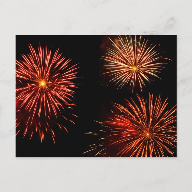 Fireworks-Trio gegen schwarze Himmelskarte Postkarte (Vorderseite)